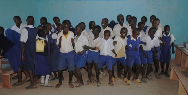 Девочку выгнали из школы, обвинив в том, что "в нее вселился дьявол"