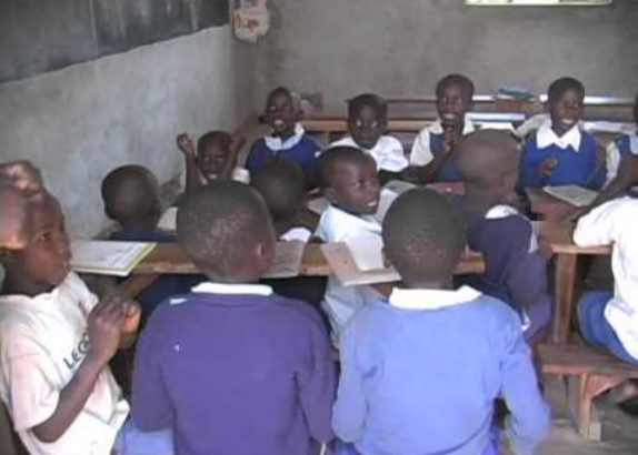 Девочку выгнали из школы, обвинив в том, что "в нее вселился дьявол"