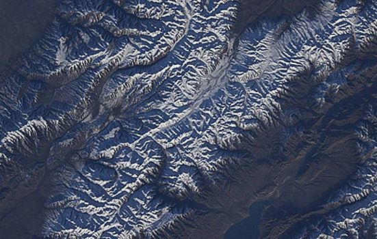 Роскосмос показал покрытые снегом вершины Памира