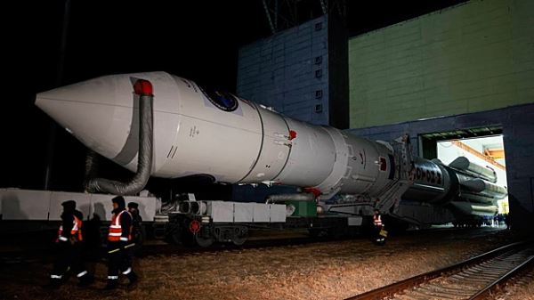 В&nbsp;Роскосмосе показали вывоз &laquo;Протона-М&raquo; на&nbsp;стартовую площадку Байконура