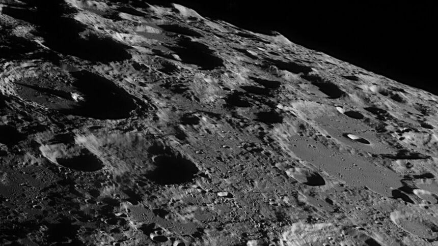 Китайские учёные научились добывать воду и топливо прямо из лунного грунта