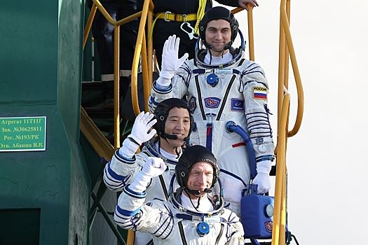 Экипаж корабля "Союз МС-27" возвращается с&nbsp;орбиты