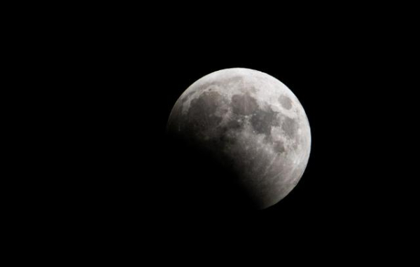 Роскосмос определил зону для изучения Луны с помощью лунохода