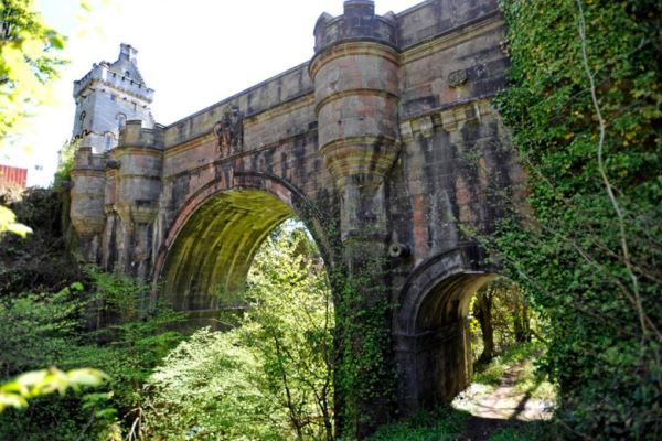 Загадка моста, с которого прыгают собаки. Влияние призраков или проклятие?