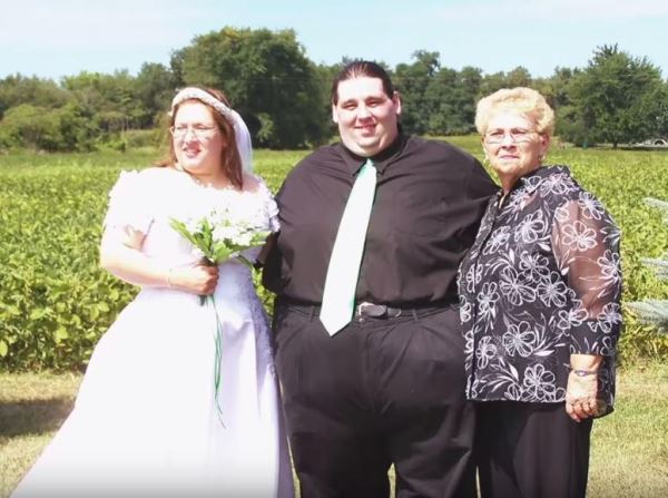 Мужчина 9 лет прожил с огромной мошонкой, весившей 36 кг