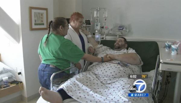 Мужчина 9 лет прожил с огромной мошонкой, весившей 36 кг