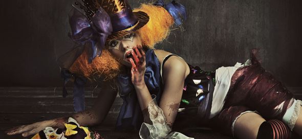 История Дэна Митчелла, которого всю жизнь преследует фантом, похожий на Арлекина