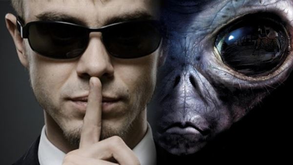 Советские Люди в черном представлялись офицерами КГБ